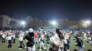 Tarian Massal Seribu Orang Universitas Jiaotong Xi'an (rekaman keseluruhan acara) Lagu Curry