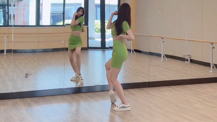 Basic dance is good to watch and learn (with breakdown)