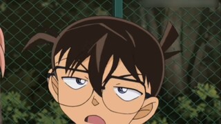 Conan: Haibara, sao cậu chỉ mặc đồ lót vậy? Ái Giang: Bạn đang nhìn gì vậy! Tôi không có áo len nhưn