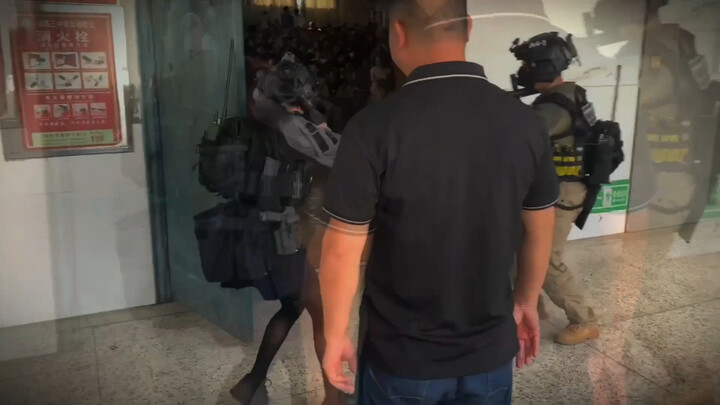 当你在毕业典礼上穿你最帅的衣服。。