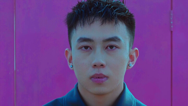 عزيزي، أتمنى أن نحب كل واحد منا نفسه.