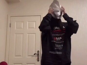 That’s awesome—Yuan Yiqi’s little brother!