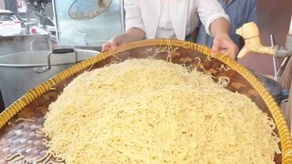 Mieayam jamur paksit rame juga yang beli sempat viral katanya