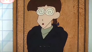 小新惊奇的发现，看似书呆子的堂姐没想到居然是个大美女。