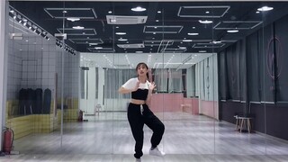 Y | Baekhyun-Candy dance cover [The Latest Sweetness in the World] Filling the pit series is it swee