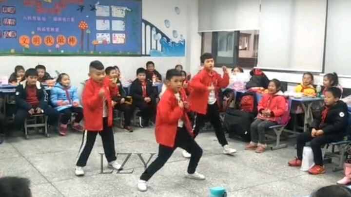 How Chongqing Primary School Student [Zhang Guiyuan] Became a Main Dancer in a Boy Group (No Reposti
