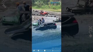 Ketika Mobil Pajero Berada di Medan yang Tepat! Lalui Medan Sungai, Yang Nonton Malah Ketar Ketir