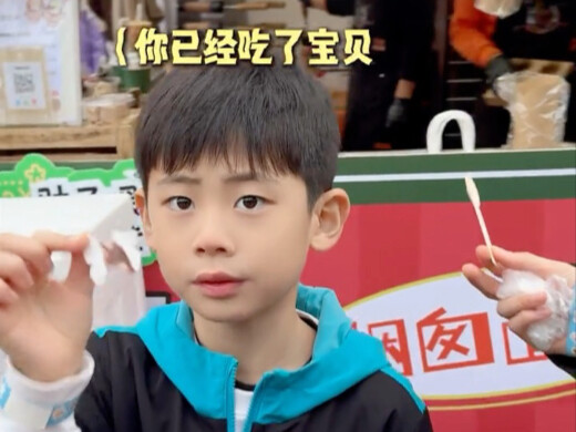 Thu Từ Huyên: Lễ hội bánh mì có quá nhiều món ngon! Pa Đạt thật sự vừa đẹp trai lại vừa đáng yêu #Th
