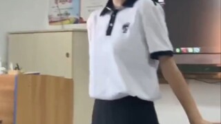 当我们班花节日表演才艺