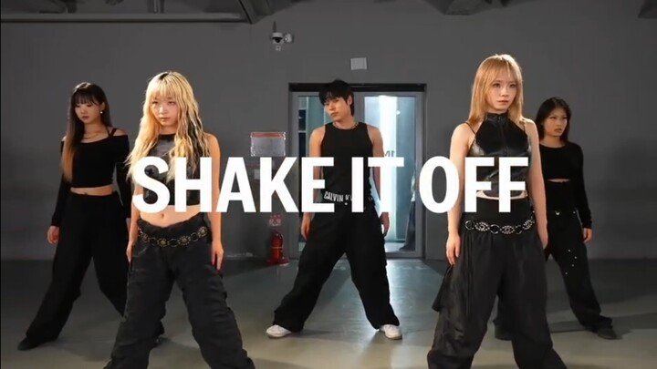 Koreografer asli untuk solo Min Kyu "Shake It Off"