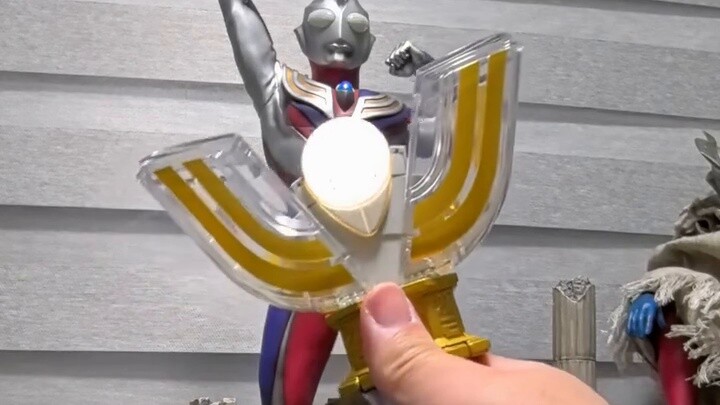 Have you ever seen the muscular Ultraman Tiga statue? Soul Workshop - Final Holy War