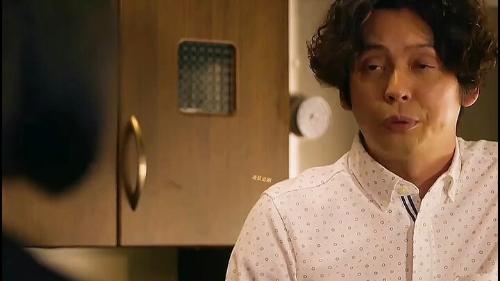 แม่บีบให้ลูกสาวนั่งรถเข็น ขาหนาขนดกจนน่ากลัว!