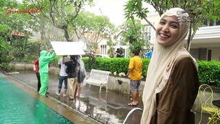 BEHIND THE SCENES Hidayah Cinta | Pengorbanan Gia & Aslam hujan-hujanan tapi masih bisa tersenyum❤