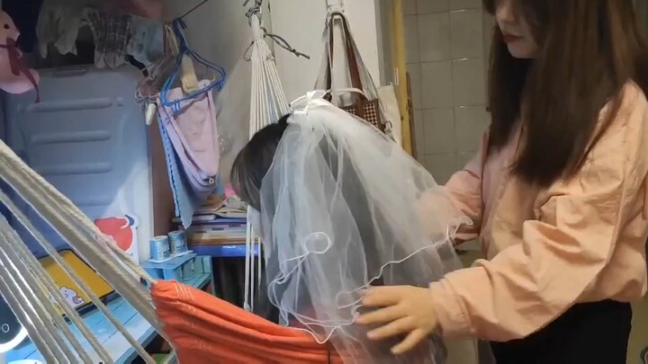 在宿舍结婚了