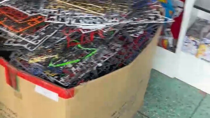 "Perfect Model Shop" đang tiến gần hơn tới mục tiêu trở thành cửa hàng có tuổi đời hàng thế kỷ!