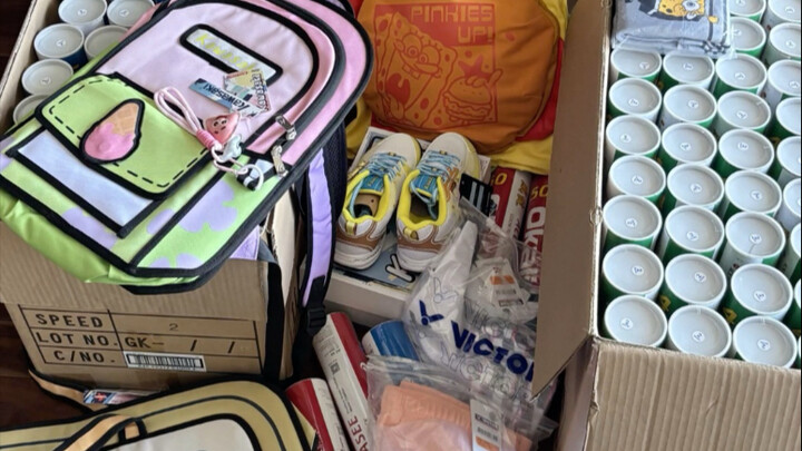 Unboxing lemari pakaian para pemain bulu tangkis: kali ini kadar SpongeBob-nya cukup tinggi!