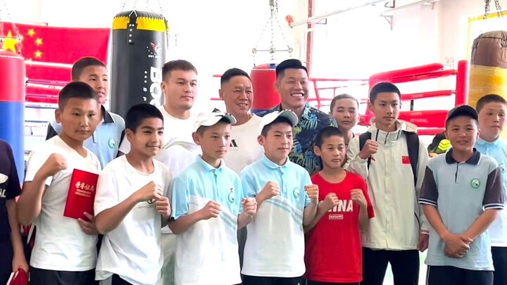Trở lại mái trường xưa ở Tác Thành, khuôn viên thân quen, thầy cô và cả tôi nữa—mong các em đều có t