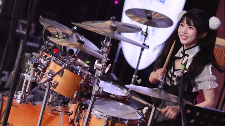 「คอนเสิร์ตสดของวงดนตรี」น้องสาวที่ตีไม่ใช่กลองชุด แต่เป็นหัวใจพี่เลย
