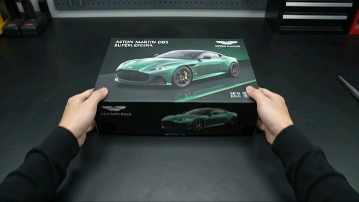 Aston Martin DBS Superleggera