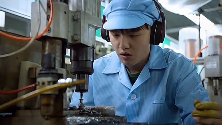 The rich second-generation heir who didn’t want to go to school was sent to a factory by his father—