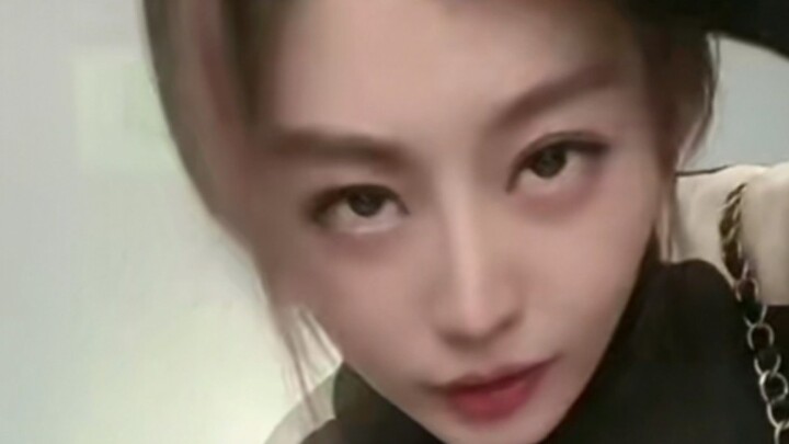 Yoyo suddenly appeared to confront him, leaving Haoxin caught off guard and deeply frightened; the f