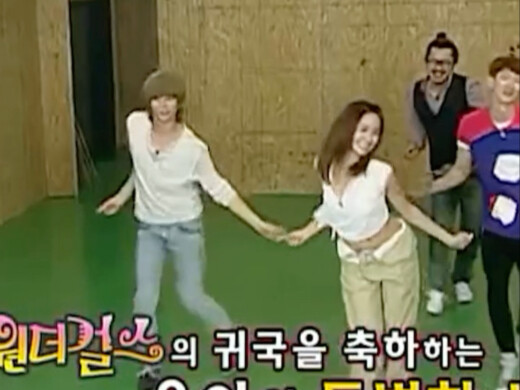 林允儿在原唱面前跳舞