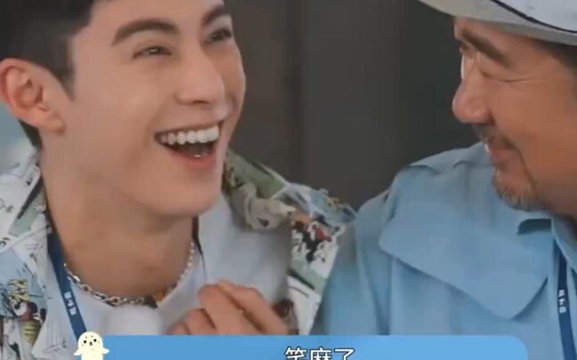 这个笑料居然现在才看到，板凳翘起来的那一下大家都吓一跳