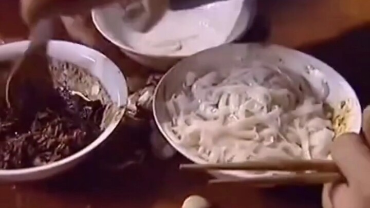 Paman dari pihak ibu keempat kalinya ke kota untuk membalas budi, langsung menghabiskan lima mangkuk