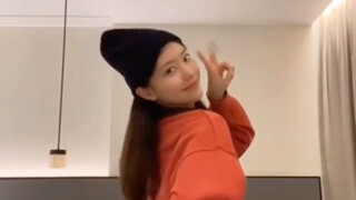[Shen Xiaoting] Shen Xiaoting: She's a very humorous and witty person outside of work