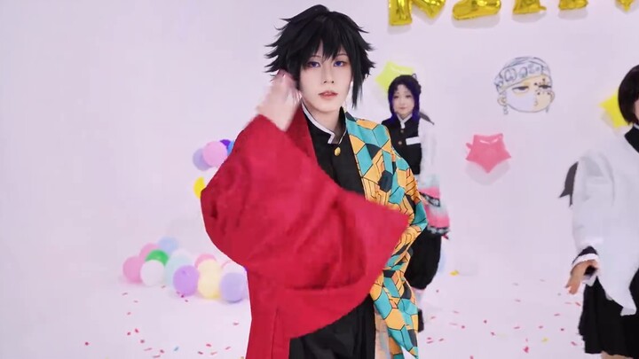 «تدريب رقص فرقة قتل الشياطين! لعبة لعب أدوار للاحتفال بإصدار الفيلم الكبير!»