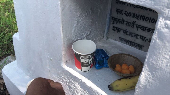 A Heartfelt Tribute: Painting My Grandmother’s Resting Place