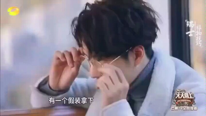 Wang Yibo || Oh my god! Just look at this guy stepping out of a sketchbook! So handsome! Let Brother