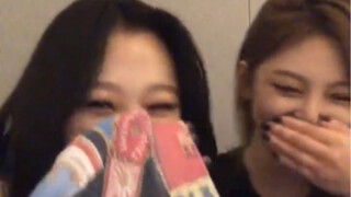 Ning Yizhuo Giselle livestreams selling phone cases, the new rising influencer on SM