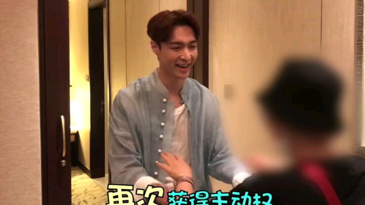 【จางอี้ซิง】อัปเดตจากสตูดิโอ: ท้าประลองตีฝ่ามือ บอสจางคว้าสามแต้มเหนือน้องเลขา