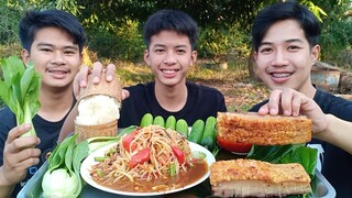 กินส้มตำหมูกรอบ ส้มตำแซ่บๆ ข้าวเหนียวร้อนๆ มาเด้อพี่น้อง.