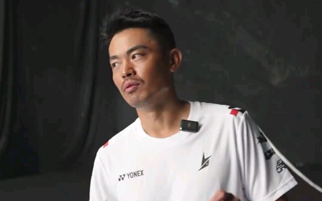 Ngakak! Lin Dan meniru para rival lamanya
