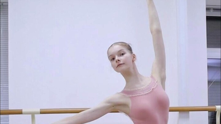 Dance poses that look great no matter how you shoot them