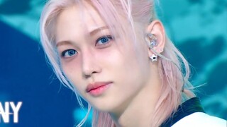 أداء أغنية CEREMONY، الأغنية الرئيسية الأولى لعودة Straykids الجديدة