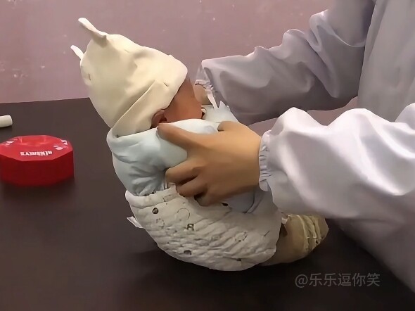 The little darling in Mom and Dad’s hands becomes a little toy in the doctor’s hands.