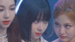 มองอะไรอยู่คะ เป็นอะไรรึเปล่า