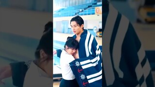 The way she hugged him 😍❤️🥰 Lovely runner #shorts #kdrama #byeonwooseok #kimhyeyoon #ytshorts #love