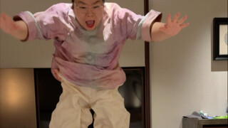 Dia memanfaatkan kamar yang saya pesan hari ini, jadi saya harus menghukumnya. #dance #funny #mongol