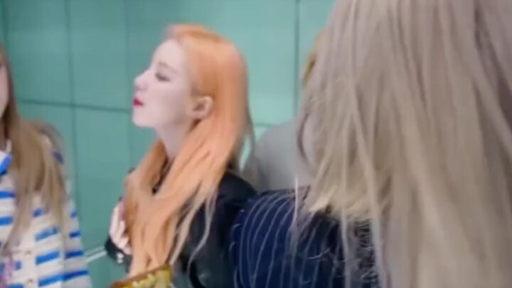 Anak: Aku tidak ada kegiatan setelah pulang kerja, jadi aku akan menyanyikan sebuah lagu.