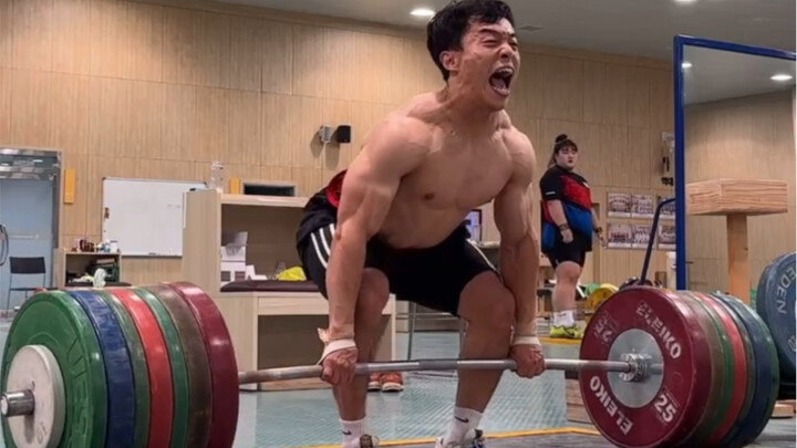 67 kg body weight, 260 kg deadlift!!!