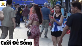 (Phần 4) Mang Đôi Giày Tuổi Thơ Ra Phố Đi Bộ Và Cái Kết :) #Prank