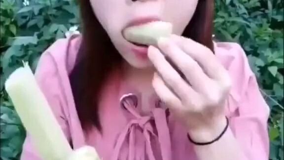 ว้าวเขากินหน้าอร่อยมากเลยค่ะ