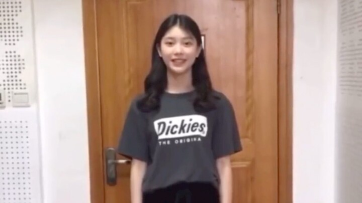 โอ้โห เฉินเสี่ยวถิง วัย 18 ปีนี่สวยสมวัยจริงๆ! บริสุทธิ์เกินไปแล้ว แถมยังมีใบหน้ารูปไข่มาตรฐานอีกต่า