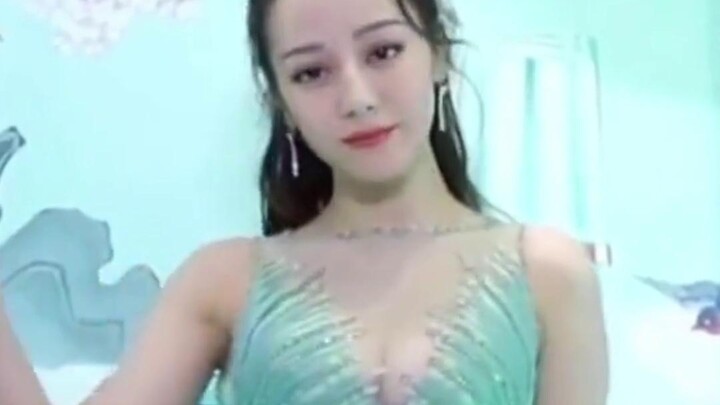 Địch Lệ Nhiệt Ba~~~ Đừng nhìn chỗ đó mà thử thách, Béo Địch đúng là béo đúng chỗ, thân hình này đúng