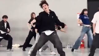 Zhang Hao's dance moves can only be described as terrifyingly talented...