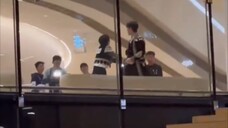 【周深×白鹿×范丞丞】撕名牌大战 生米:把周深衣服撕掉